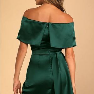 Lulu’s Always Celebrating Dark Green
Satin Off-the-Shoulder Mini Dress.